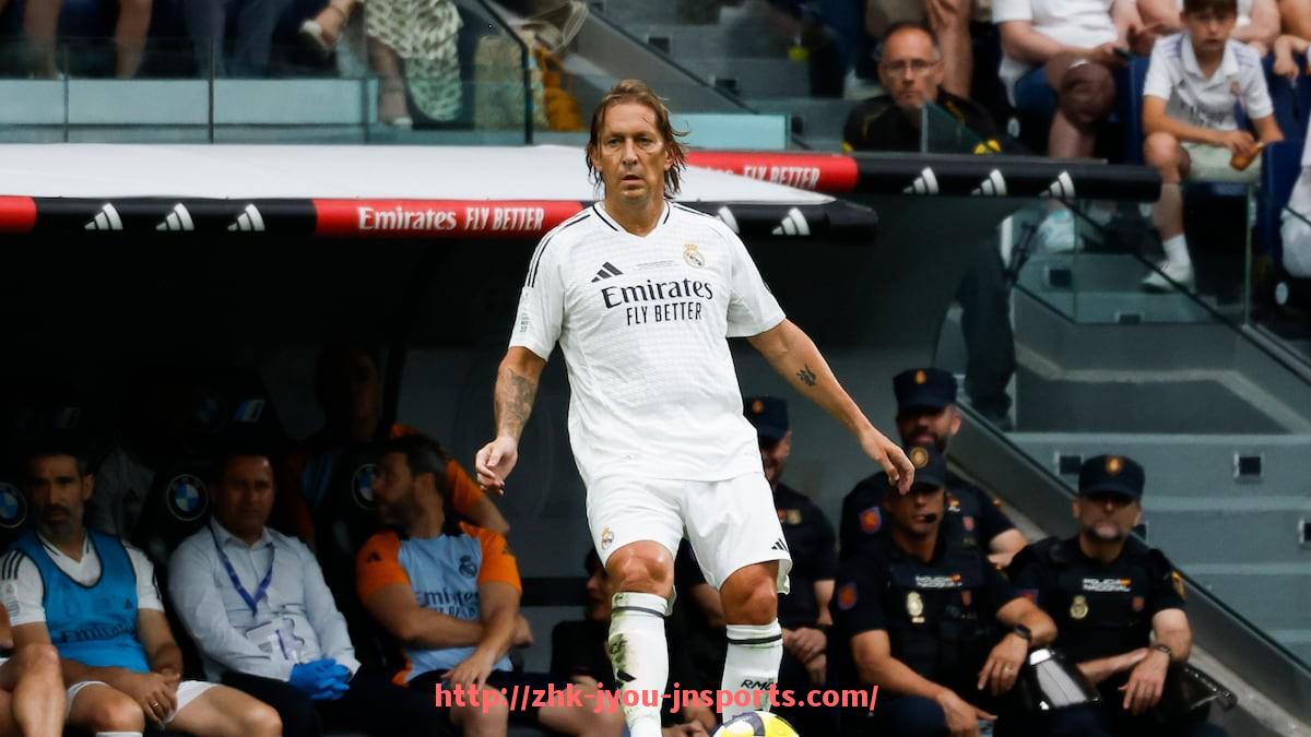 jiuyou九游娱乐-世俱杯不同位置球员体能消耗排名及对比赛节奏的影响